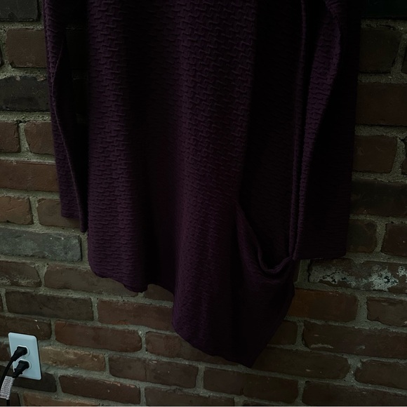 LISA BAYNE asymmetrical hem pocket tunic top -small -36 chest -28” long - Picture 3 of 4